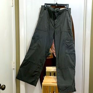 American Eagle SZ 12 wide leg cargo pants. Deep olive